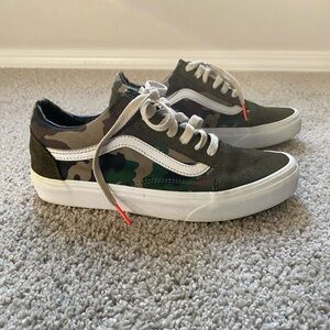 Vans Old Skool Green Camouflage Men's Sneakers | size 5